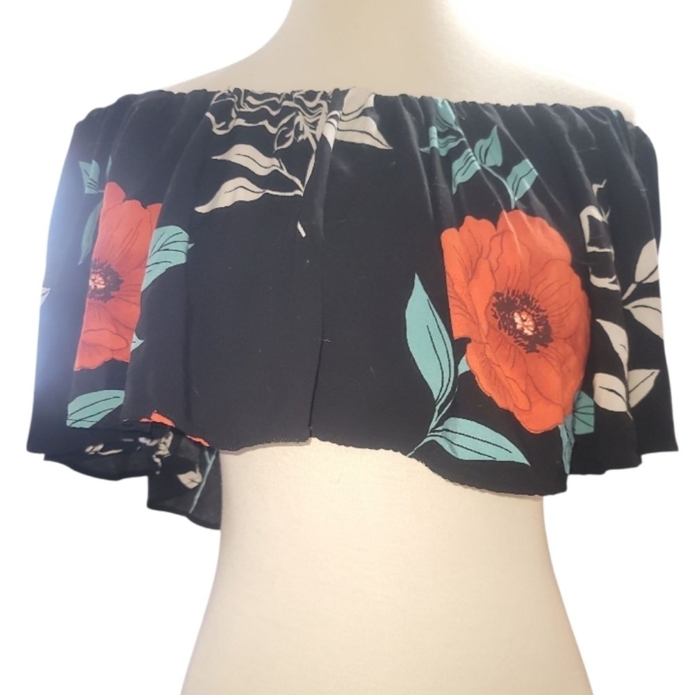FOREVER 21 red white black Floral Off-Shoulder ruffled crop Top medium